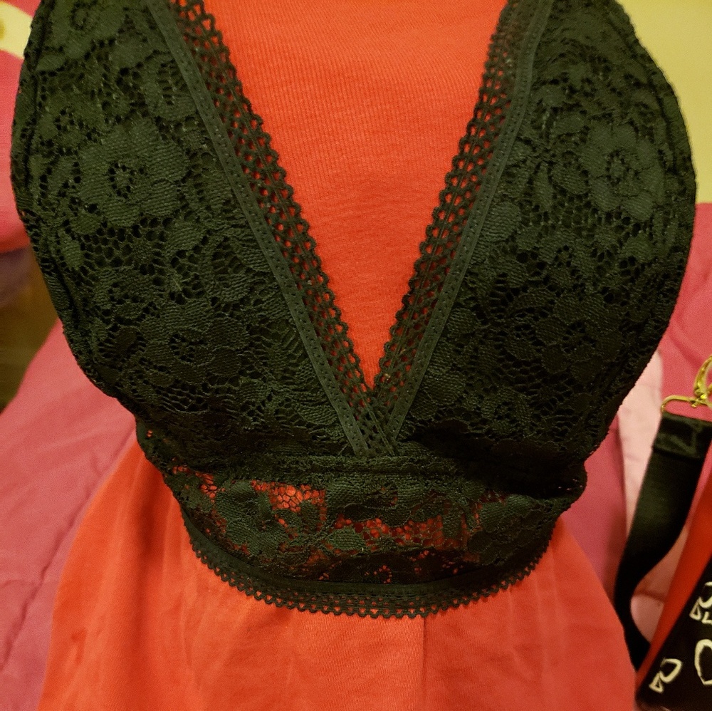 Black lace bra/bralette